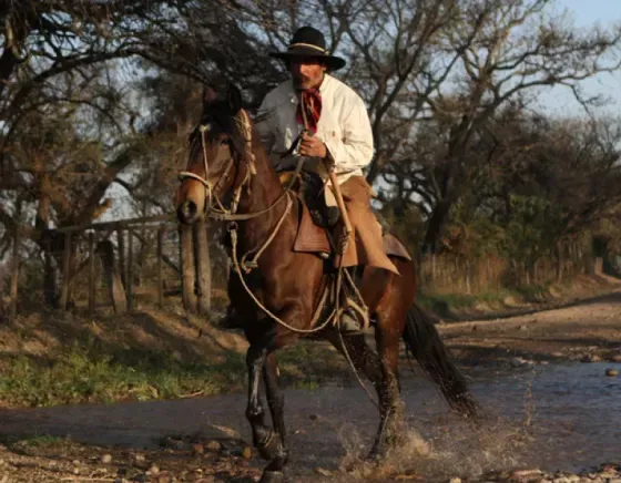 Folklore dancing shows and gaucho horsemanship exhibitions